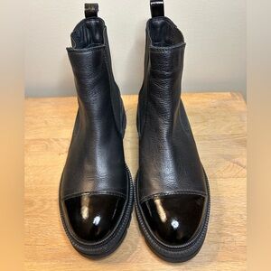 Bueno Devon Chelsea lug sole leather boots. Size 39.